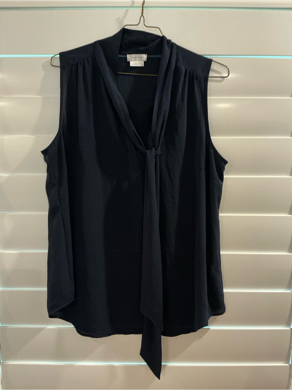 EUC - Women’s Van Heusen Navy Sleeveless Tie-Front Blouse - Size XL